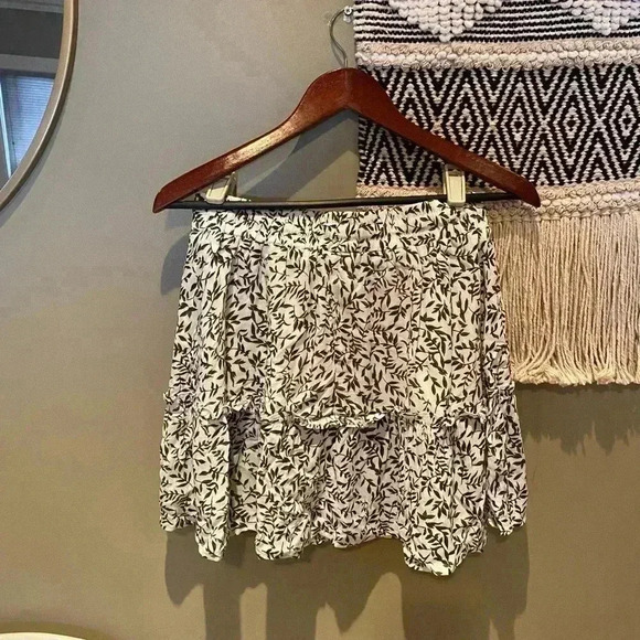 GIRL AND THE SUN MELTING RUFFLE SKIRT WHITE GREEN LEAF NWT SIZE M - Picture 2 of 9
